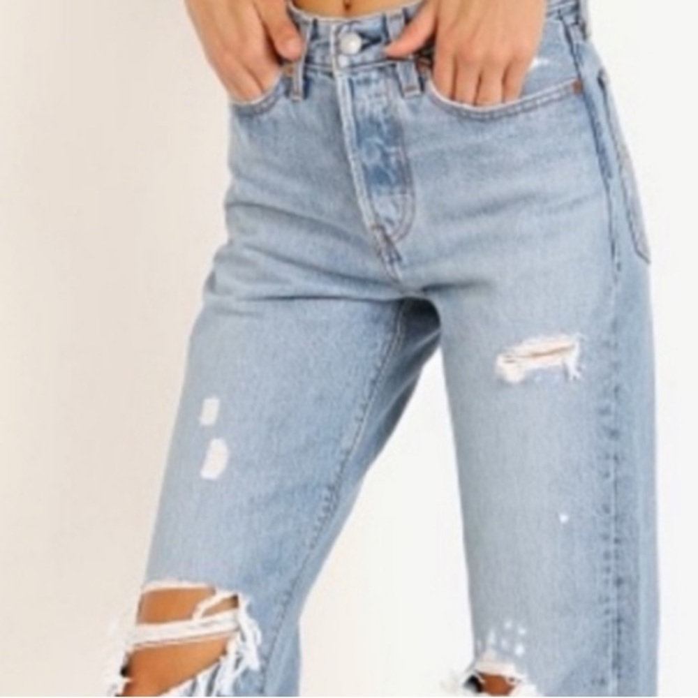 LEVIS WEDGIE JEANS HIGH RISE SNUG THROUGH HIP AND THIGH TAPERED LEG SIZE…